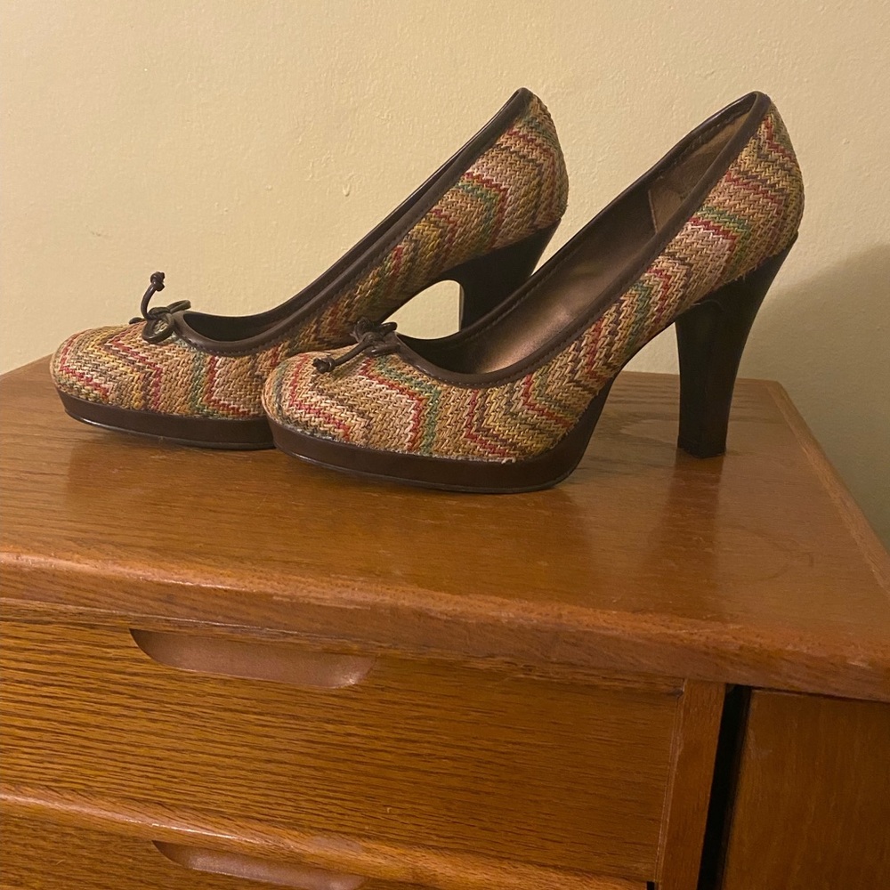 Patterned heels - Picture 2 of 2